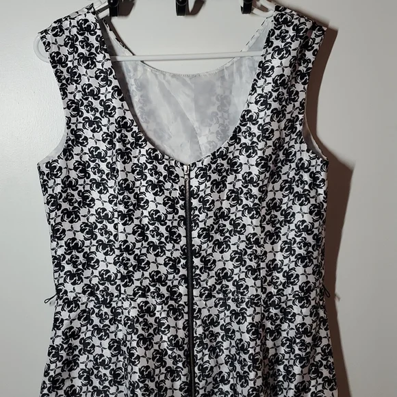 Tea-Length Dress with Black Cabbage Rose Print Size 12 - Picture 4 of 9